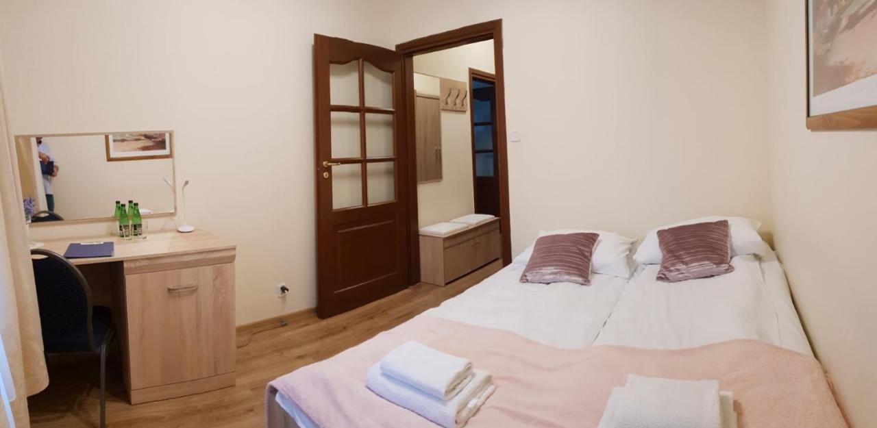 Hotel Mikorzyn Slesin  Ngoại thất bức ảnh