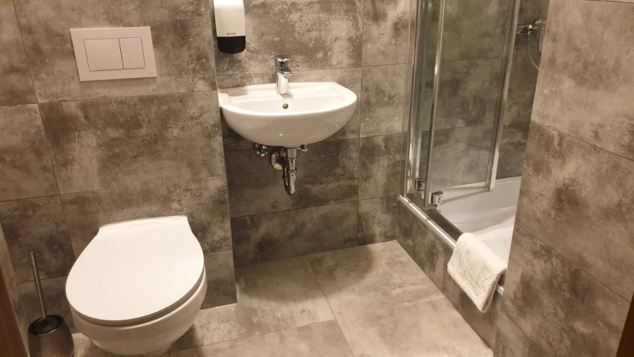 Hotel Mikorzyn Slesin  Ngoại thất bức ảnh