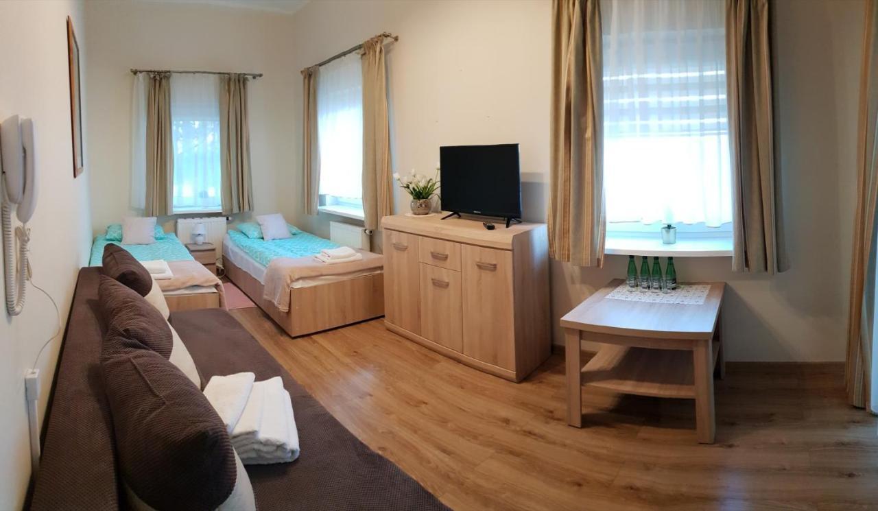Hotel Mikorzyn Slesin  Ngoại thất bức ảnh