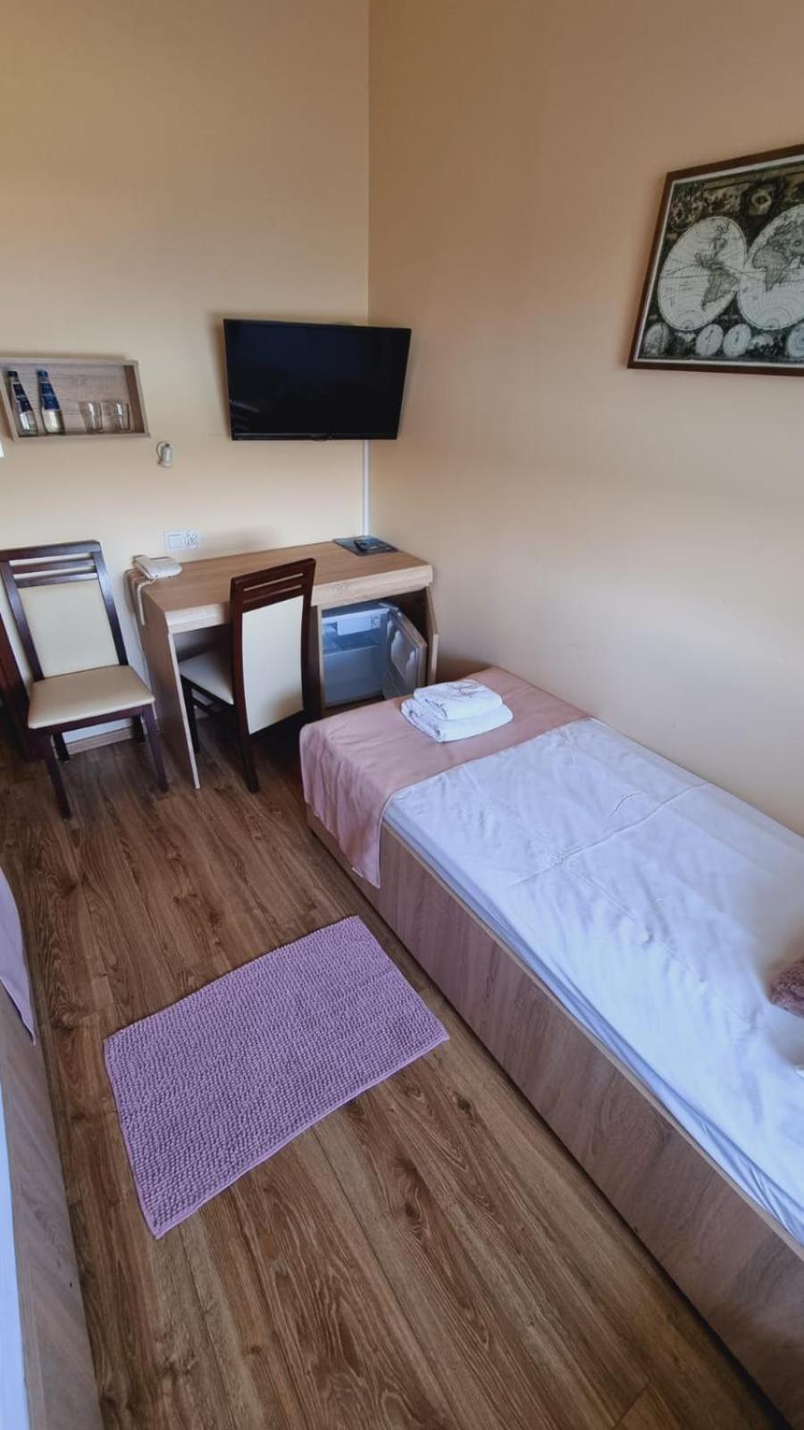 Hotel Mikorzyn Slesin  Ngoại thất bức ảnh