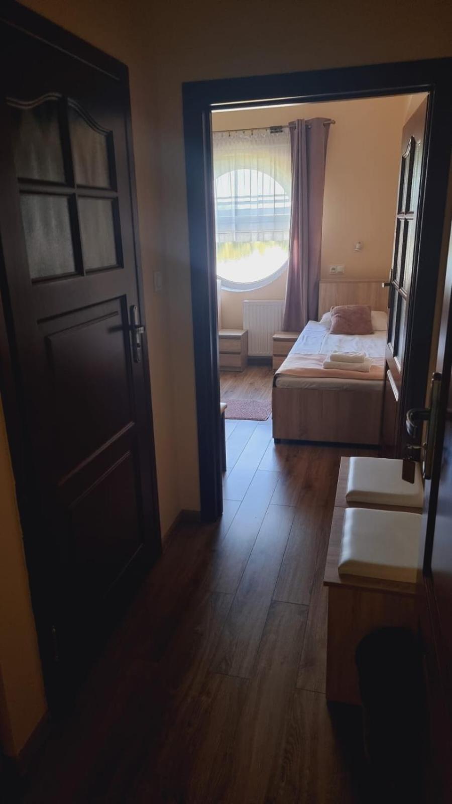 Hotel Mikorzyn Slesin  Ngoại thất bức ảnh