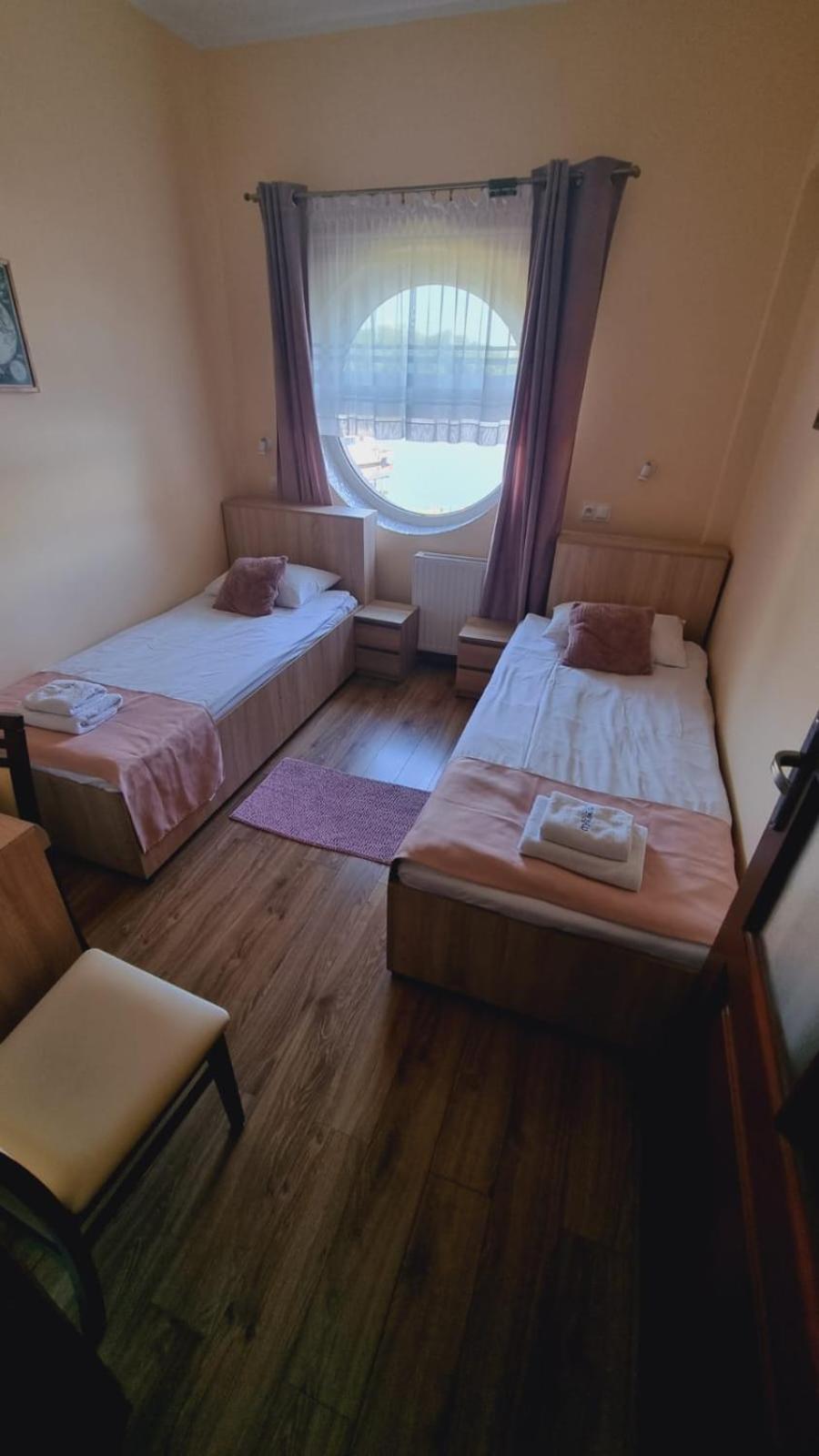 Hotel Mikorzyn Slesin  Ngoại thất bức ảnh