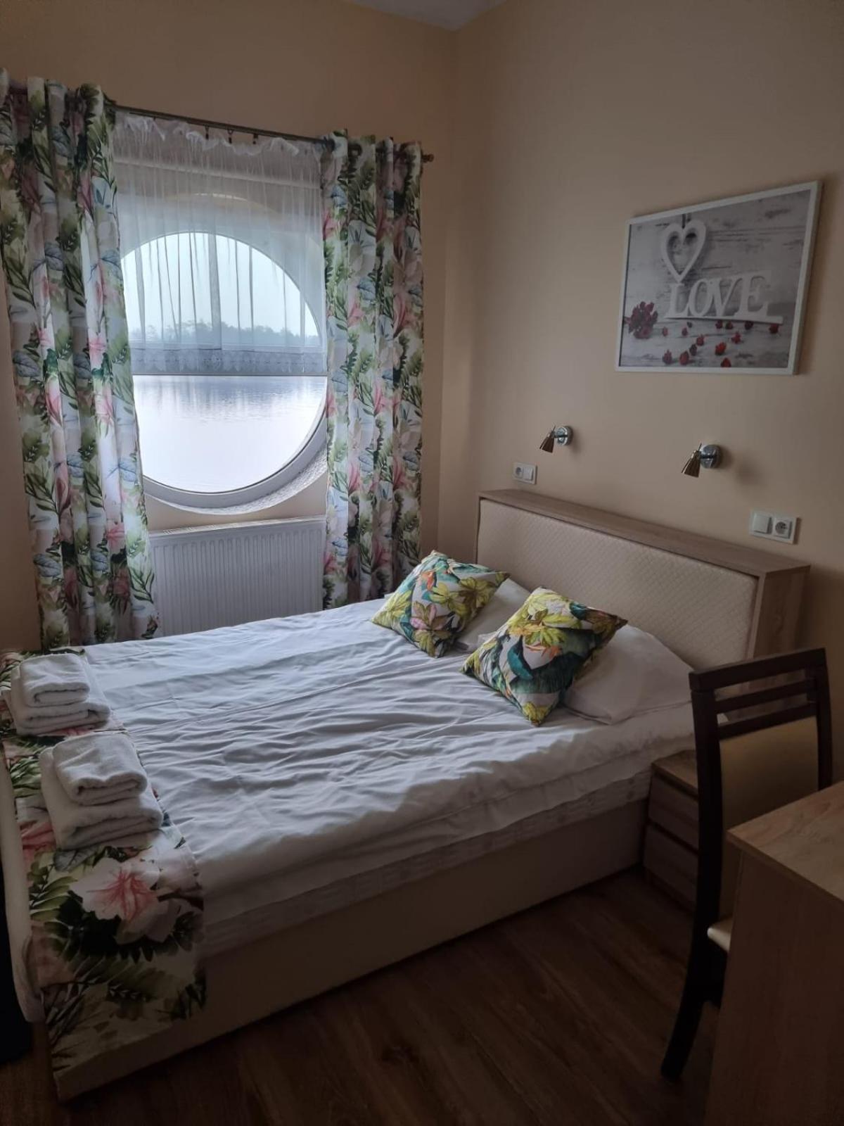 Hotel Mikorzyn Slesin  Ngoại thất bức ảnh